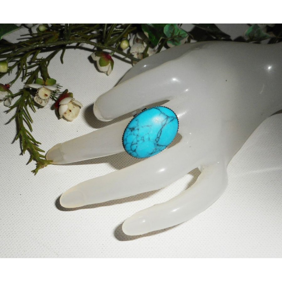 Anel de cabochon com pedra turquenite oval