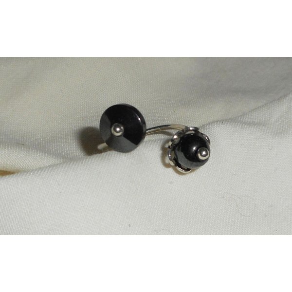 Anel original de prata 925 com pedras hematites cinzentas redondas e planas