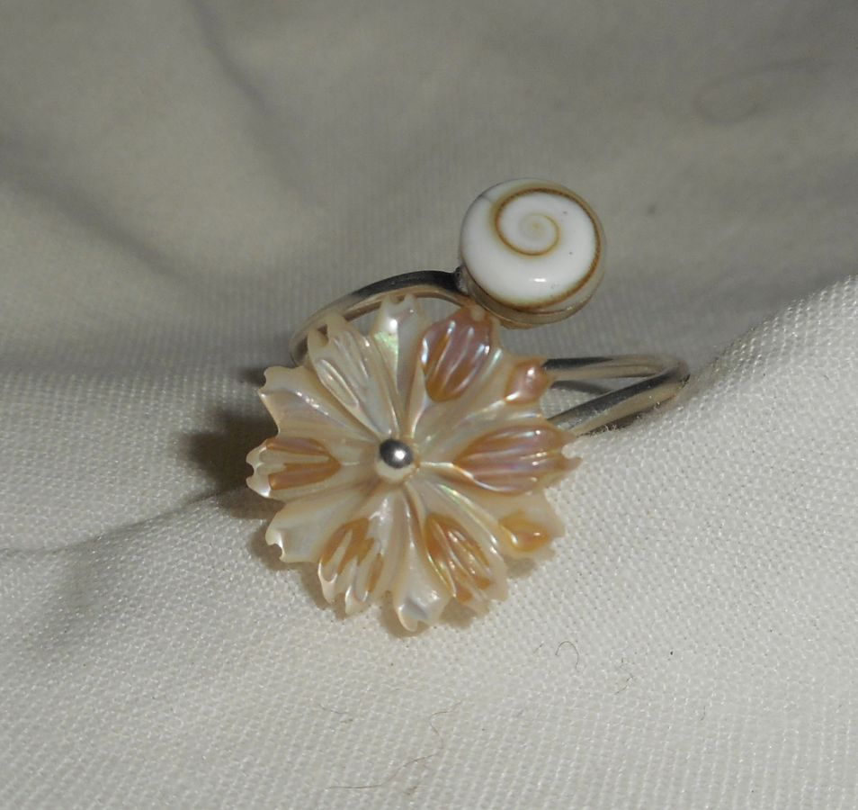 Anel Original 925 Sterling Silver Ring com Mãe de Pérola Margarida e Olho de Santa Lúcia