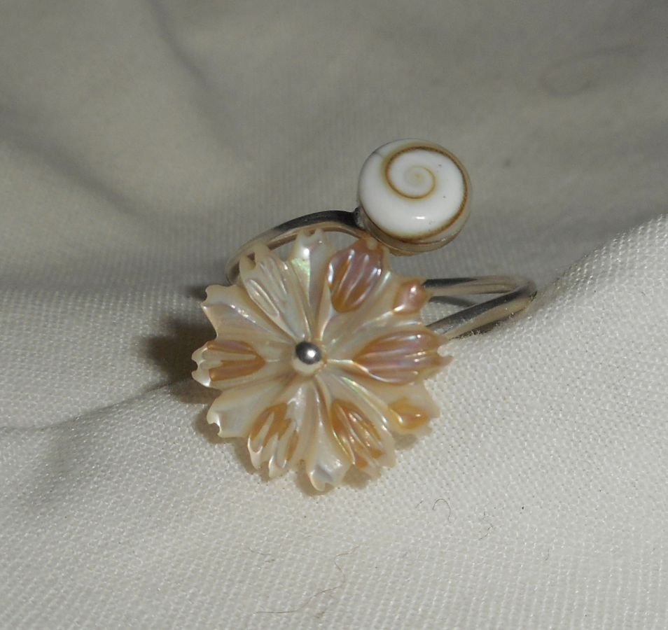 Anel Original 925 Sterling Silver Ring com Mãe de Pérola Margarida e Olho de Santa Lúcia