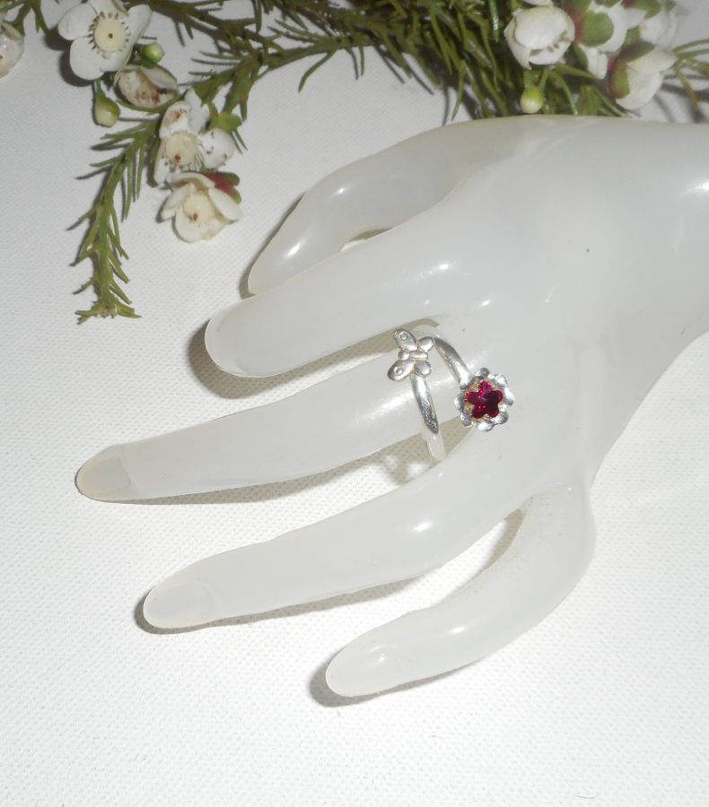 Anel original de prata 925 com flor de cristal e borboleta