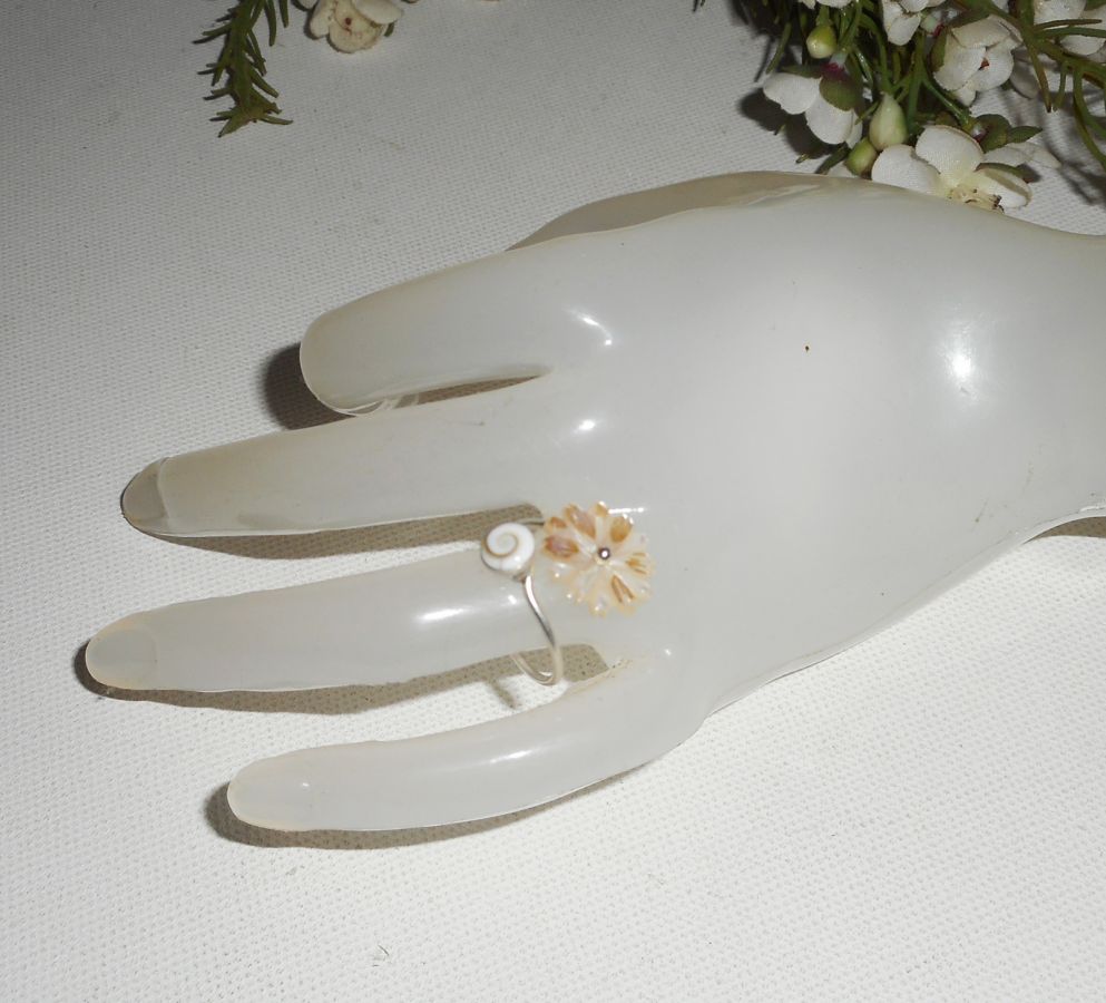 Anel Original 925 Sterling Silver Ring com Mãe de Pérola Margarida e Olho de Santa Lúcia