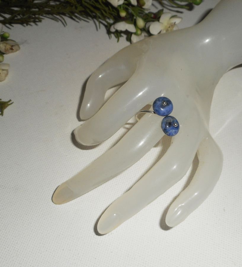 Anel original de prata 925 com flores e pedras sodalíticas azuis