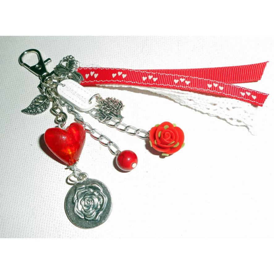 Saco/anela-chave coração de vidro vermelho com renda e fitas