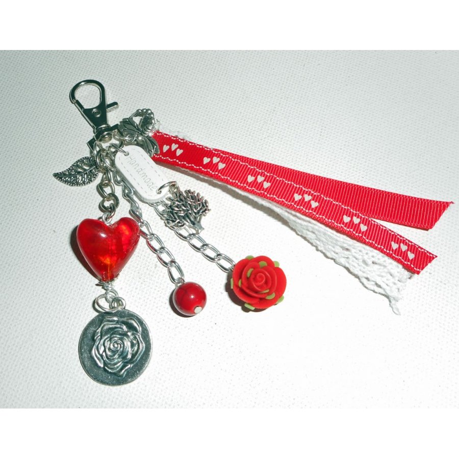 Saco/anela-chave coração de vidro vermelho com renda e fitas