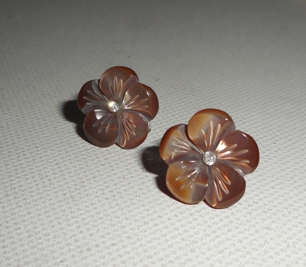 Brincos com flor castanha mãe de pérola, prata 925