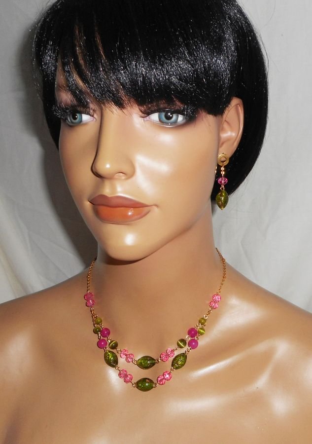 Brincos de vidro verde e rosa e de cristal
