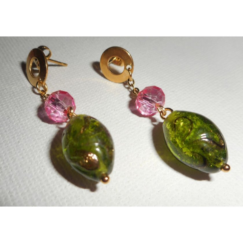 Brincos de vidro verde e rosa e de cristal