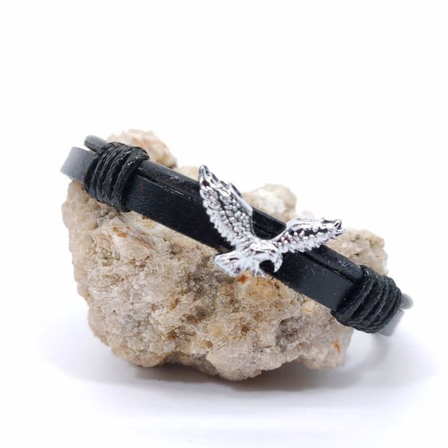 Pulseira de águia sobre cordão de couro 