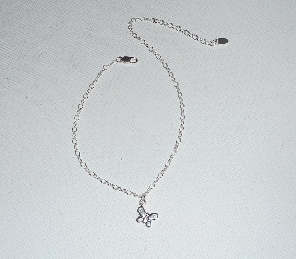 Pulseira de tornozelo com borboleta sobre corrente de prata 925