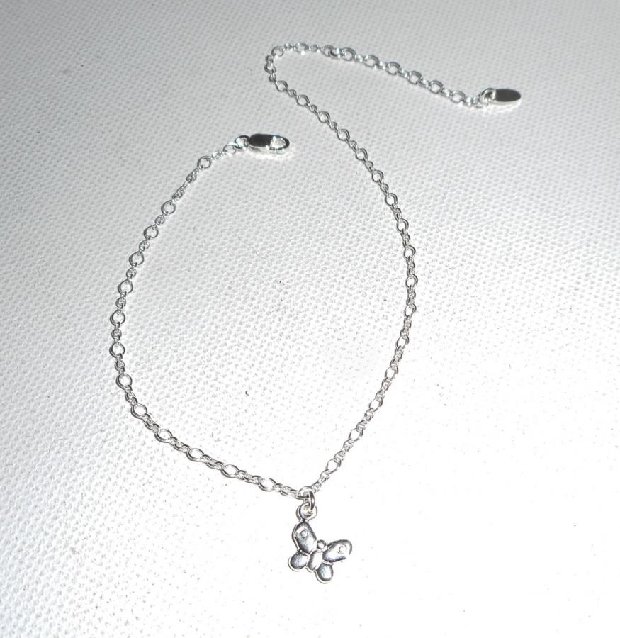 Pulseira de tornozelo com borboleta sobre corrente de prata 925
