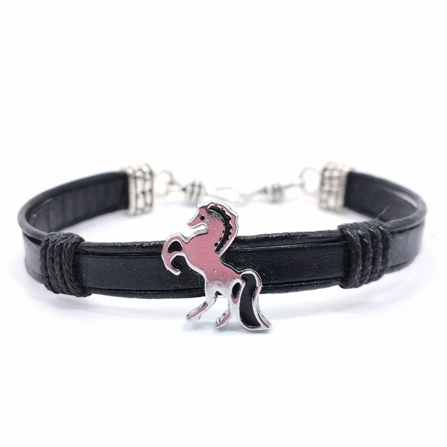 Pulseira de cavalo sobre cordão de couro 