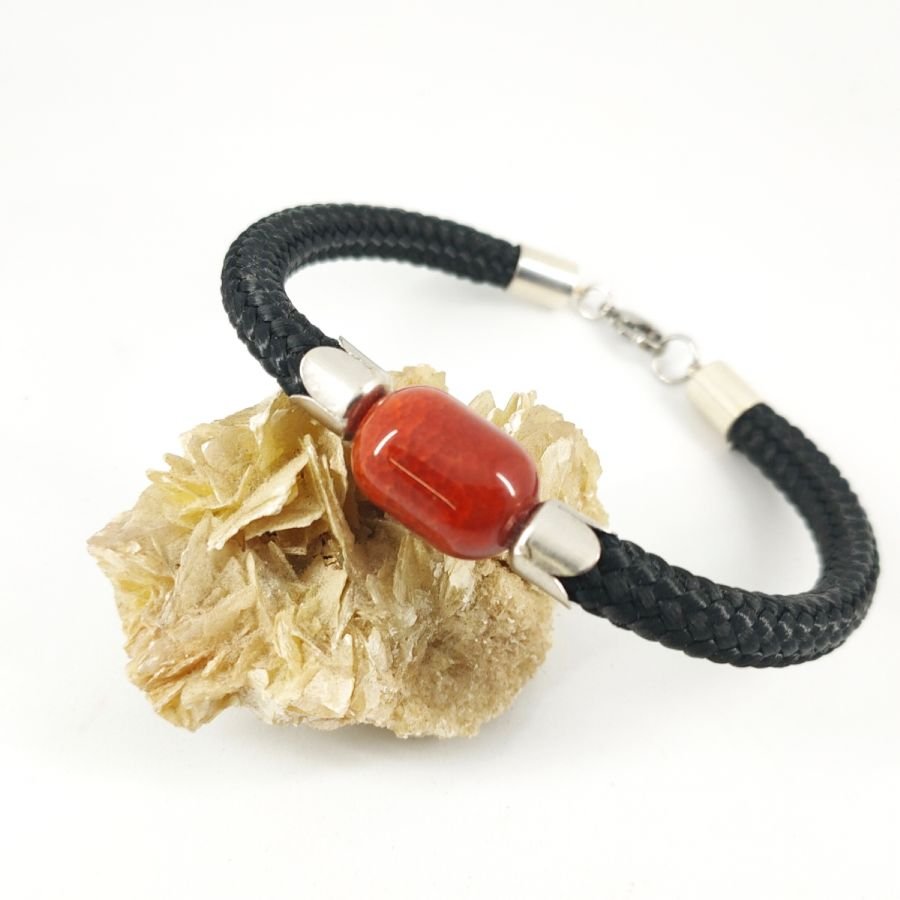 Pulseira de corda tecida com pedra de cano carneliano