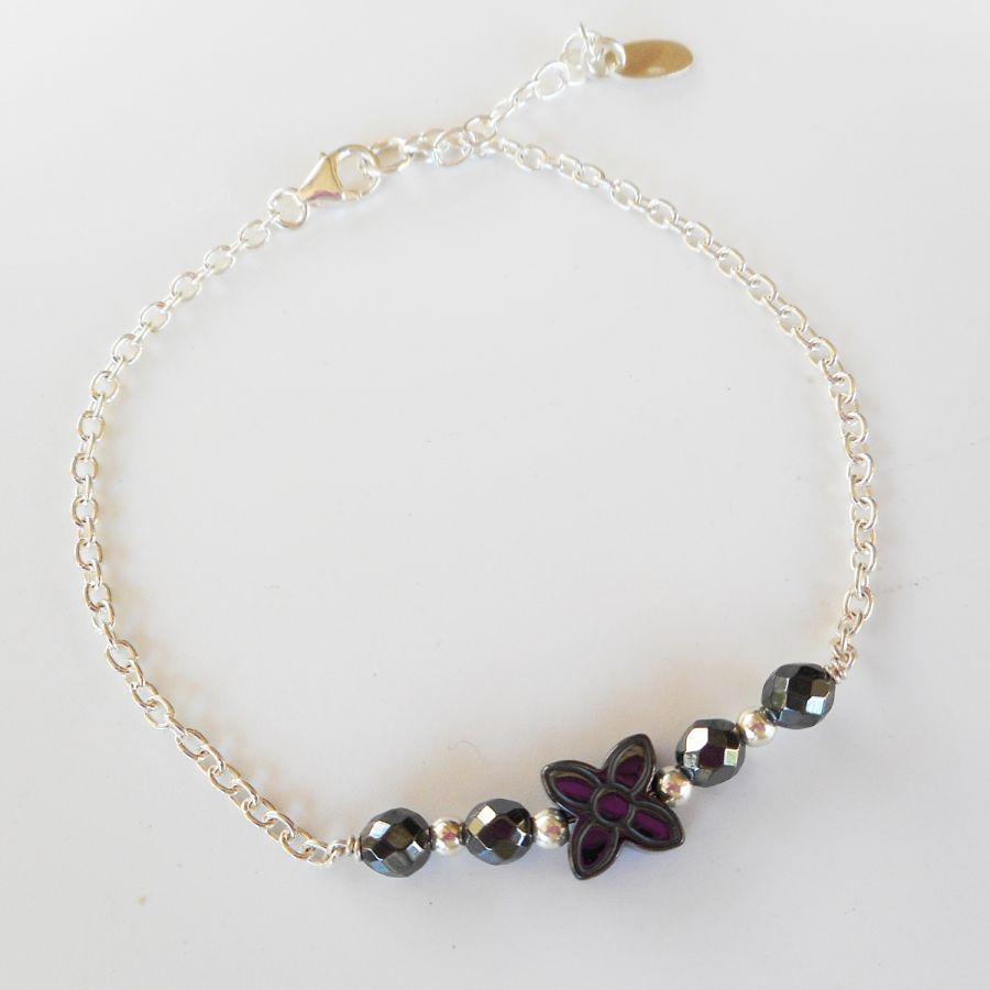 Pulseira de flor de pedra hematita sobre corrente de prata 925