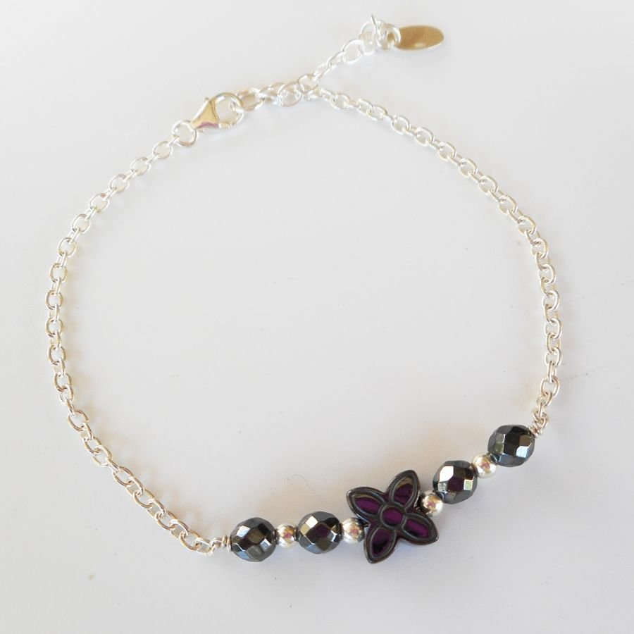 Pulseira de flor de pedra hematita sobre corrente de prata 925
