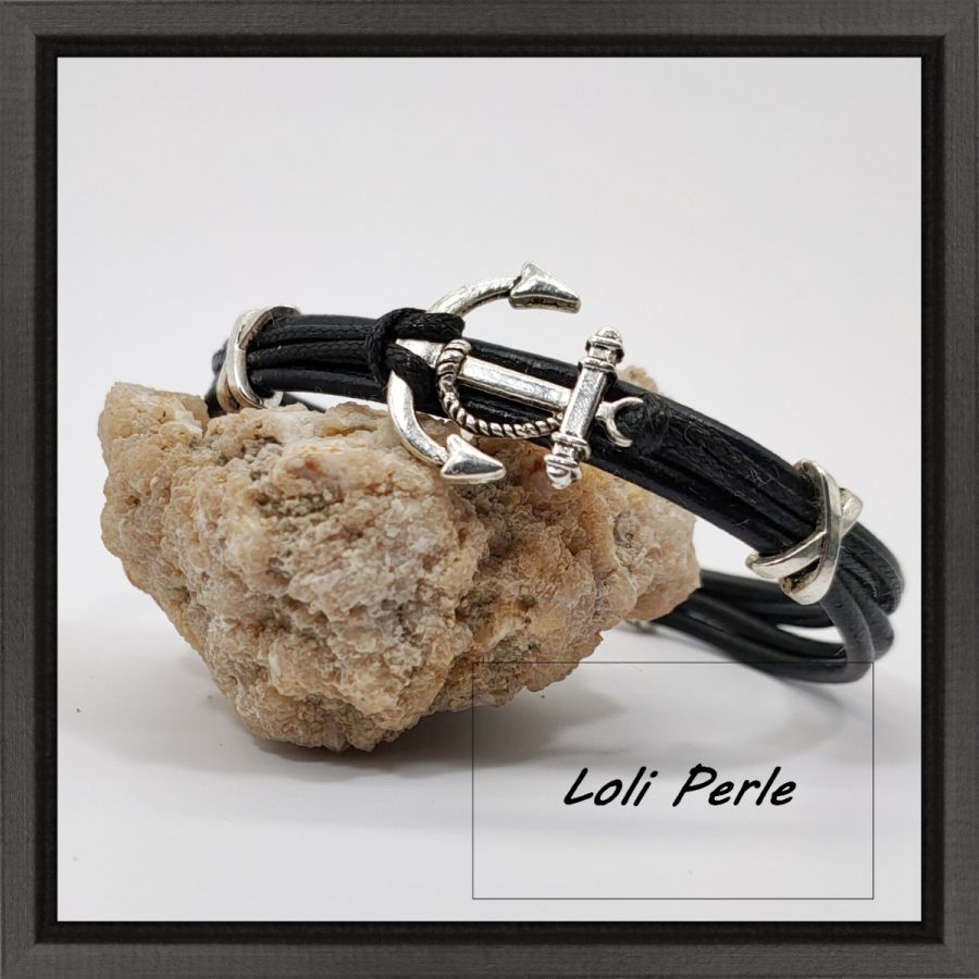 Pulseira masculina de couro multi-fio com âncora metálica prateada