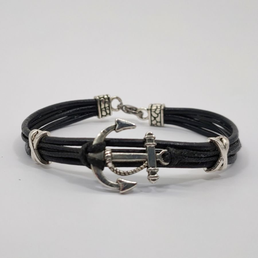 Pulseira masculina de couro multi-fio com âncora metálica prateada