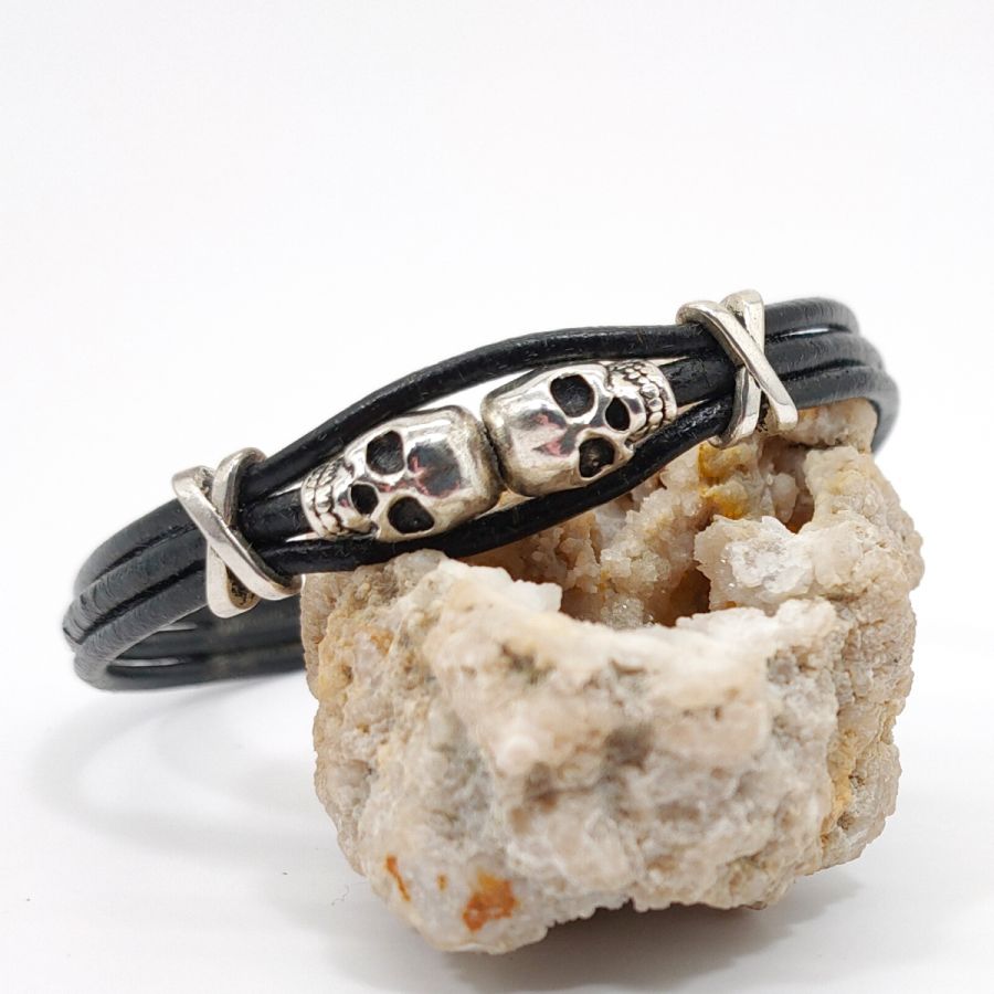 Pulseira masculina de couro preto multi-fio com conta dupla de crânio 