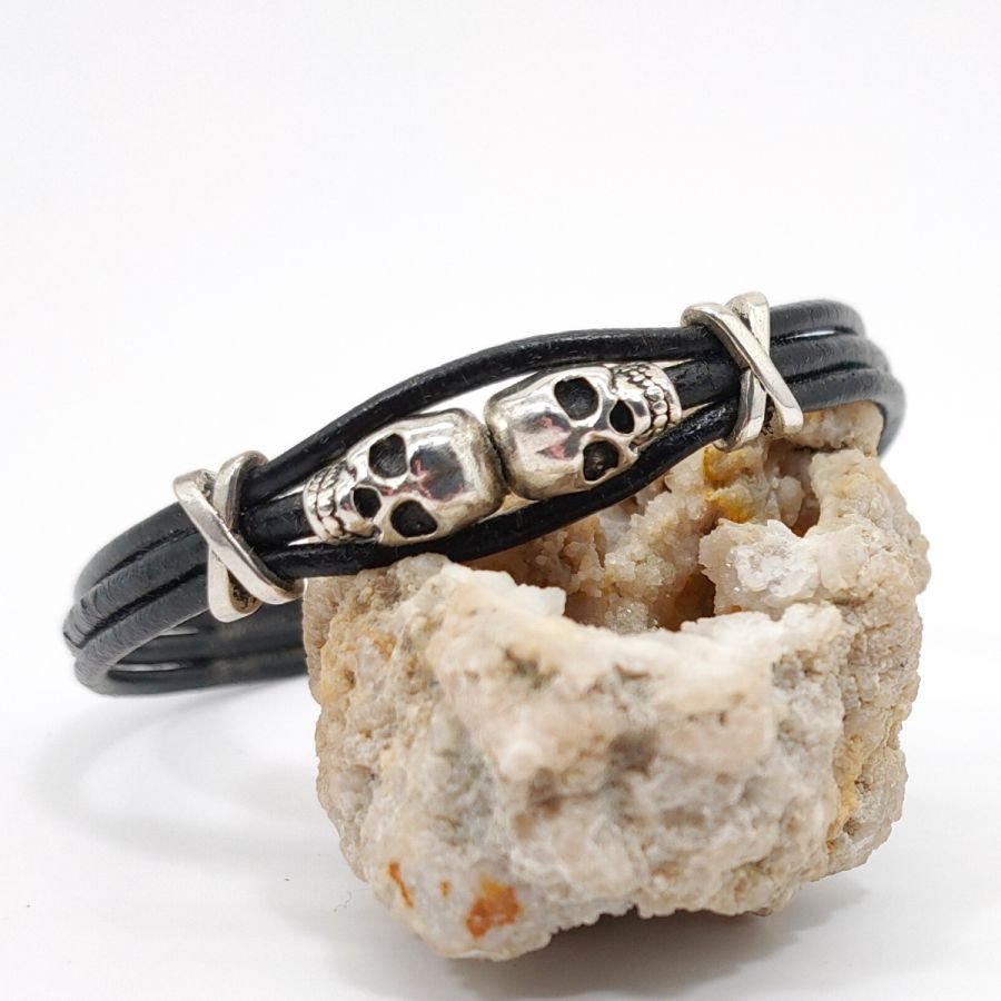 Pulseira masculina de couro preto multi-fio com conta dupla de crânio 