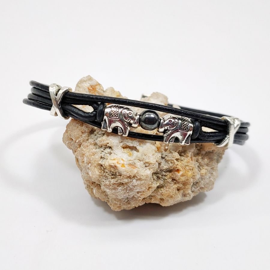 Pulseira de elefante com pedra sobre cordões de couro preto 