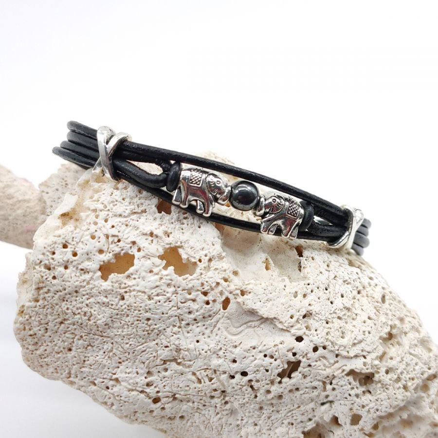 Pulseira de elefante com pedra sobre cordões de couro preto 