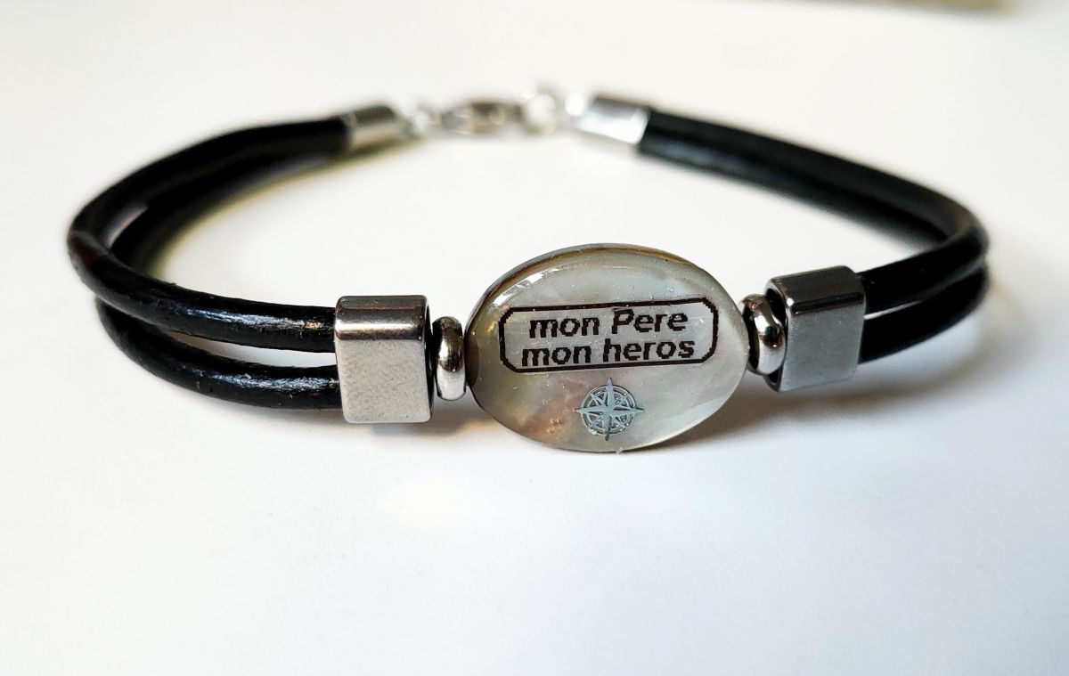 Pulseira mãe de pérola personalizada em couro
