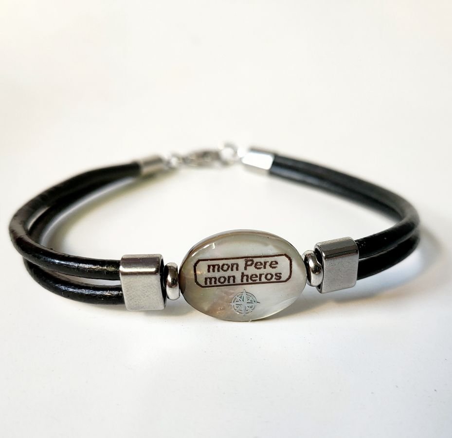 Pulseira mãe de pérola personalizada em couro