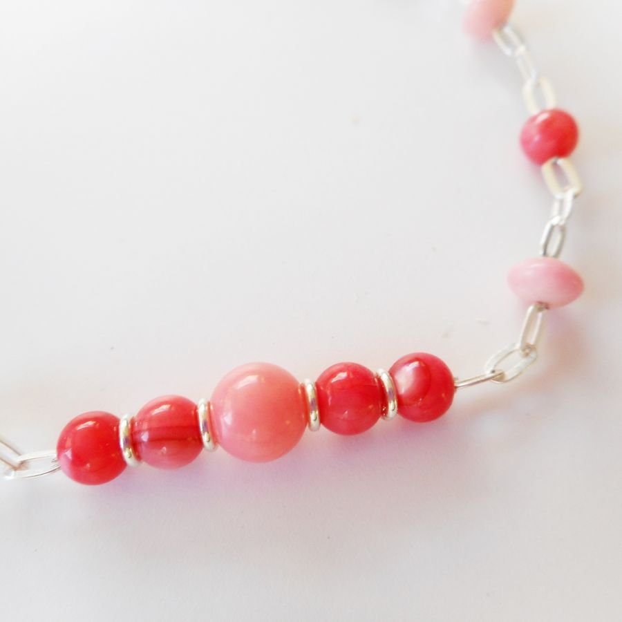 Pulseira de coral e missangas gorgonianas vermelhas em corrente de prata 925