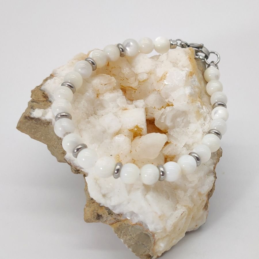 Bracelete branca de madrepérola e aço inoxidável