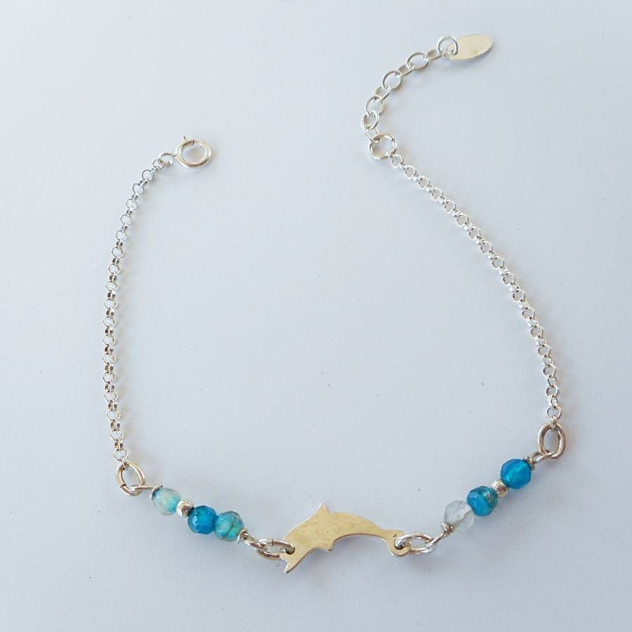 Pequena bracelete de pedras de ágata azul com colar de golfinhos sobre corrente de prata 925