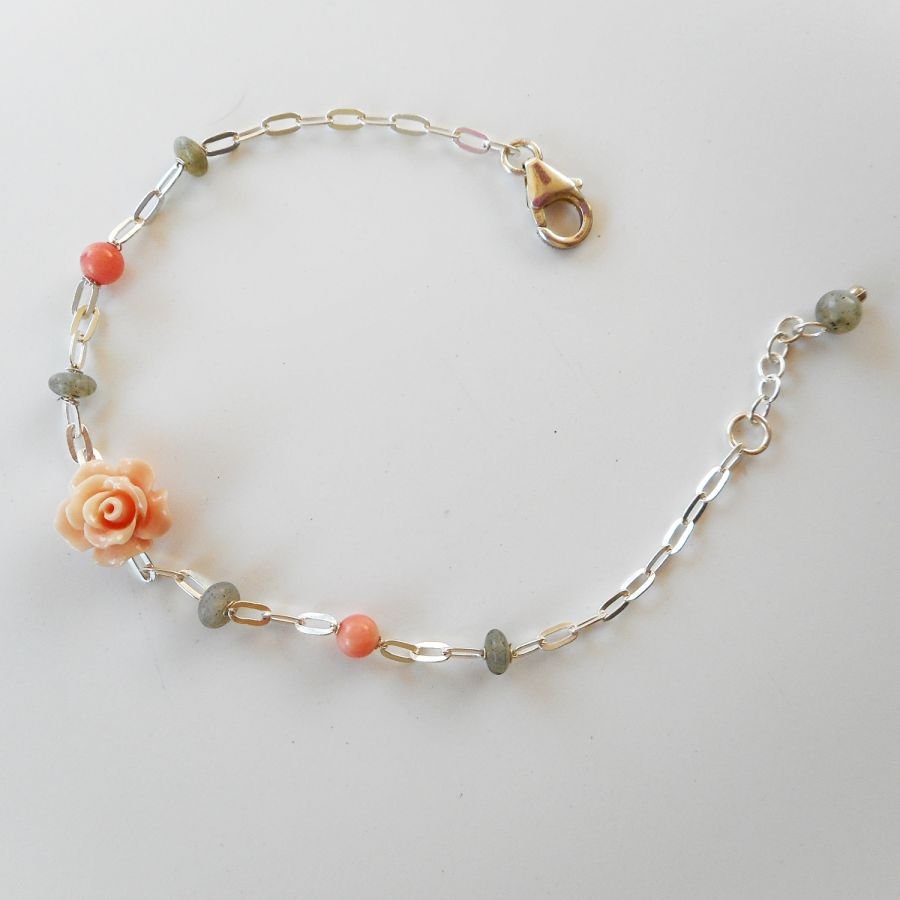 Labradorite e bracelete de pedra coral com rosa sobre corrente de prata 925