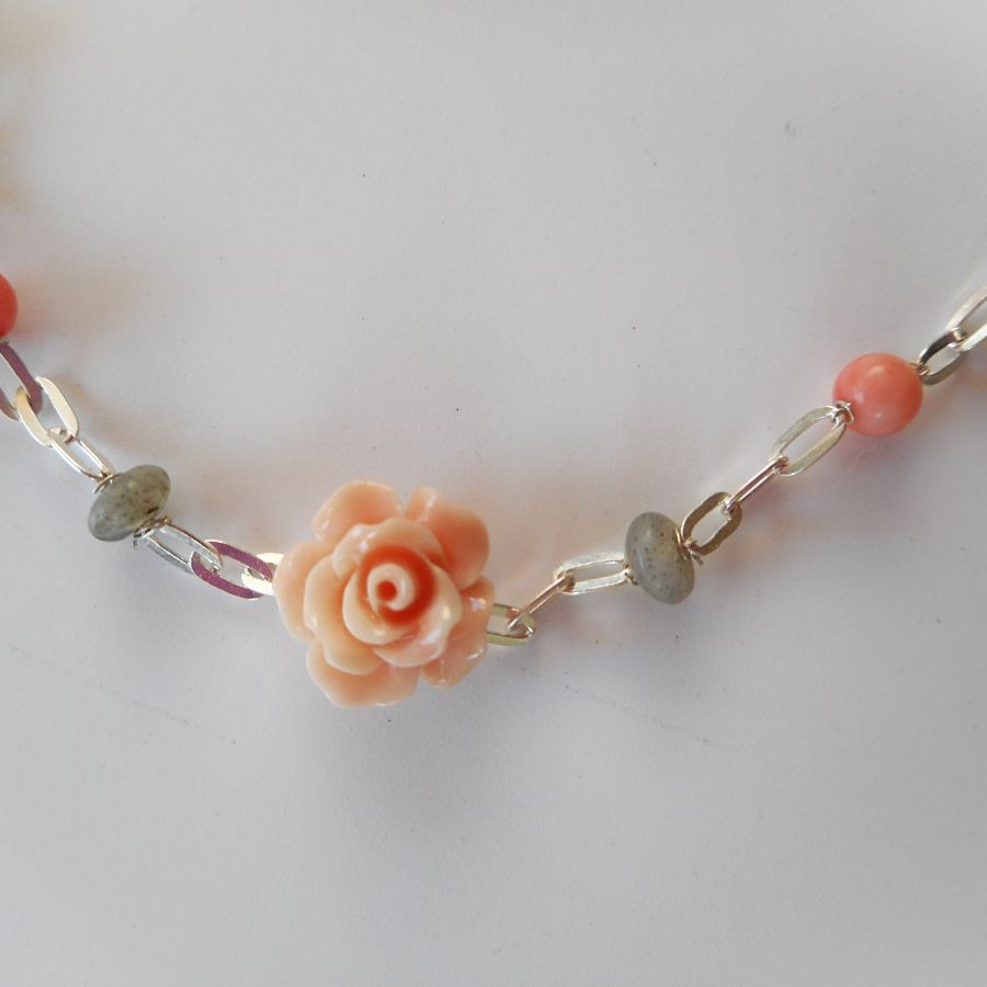 Labradorite e bracelete de pedra coral com rosa sobre corrente de prata 925