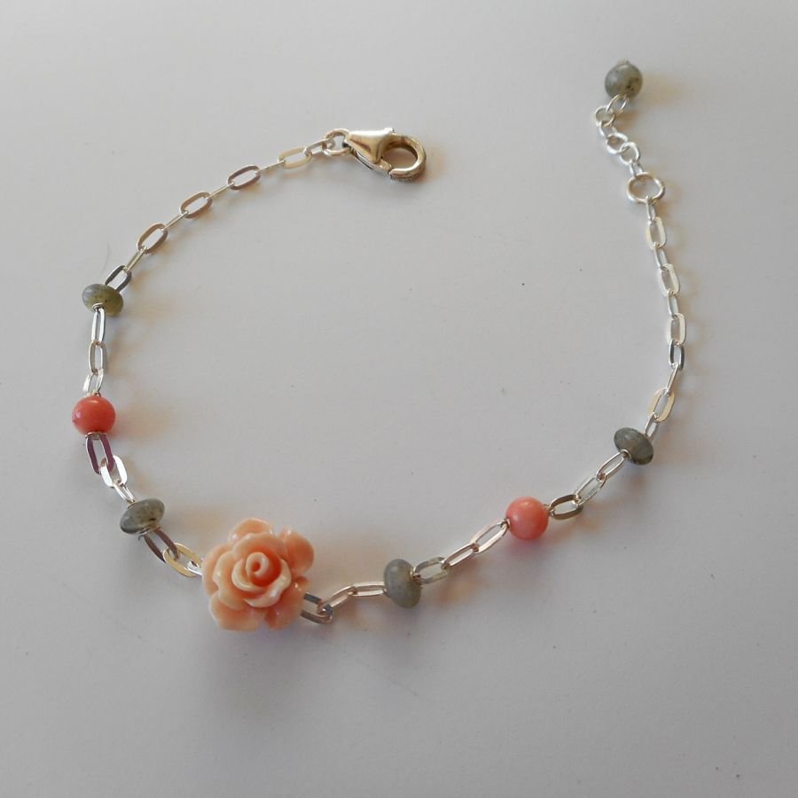 Labradorite e bracelete de pedra coral com rosa sobre corrente de prata 925