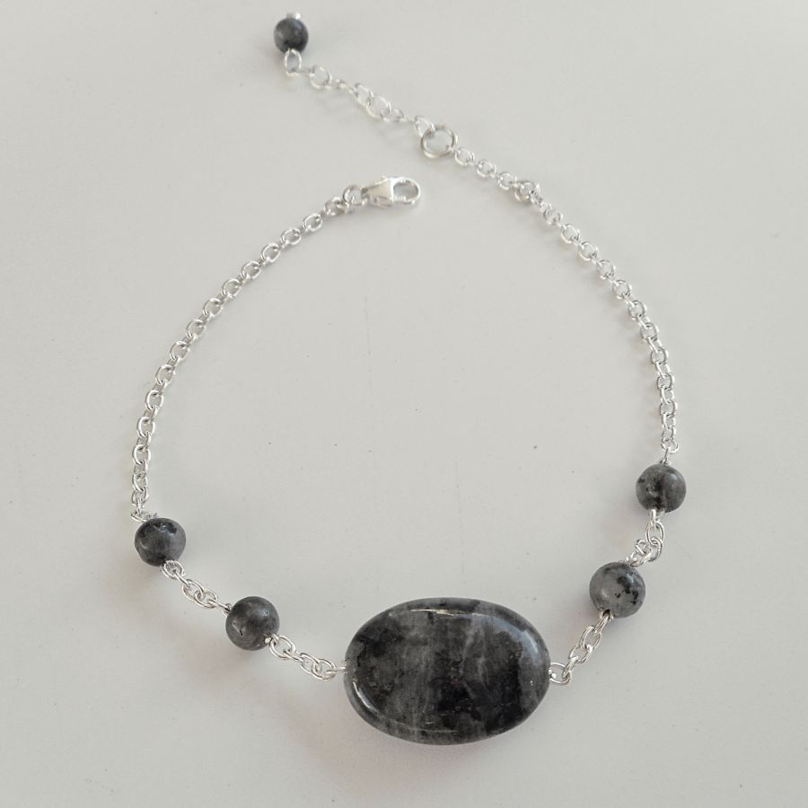 Pulseira de pedra labradorite cinzenta sobre corrente de prata 925