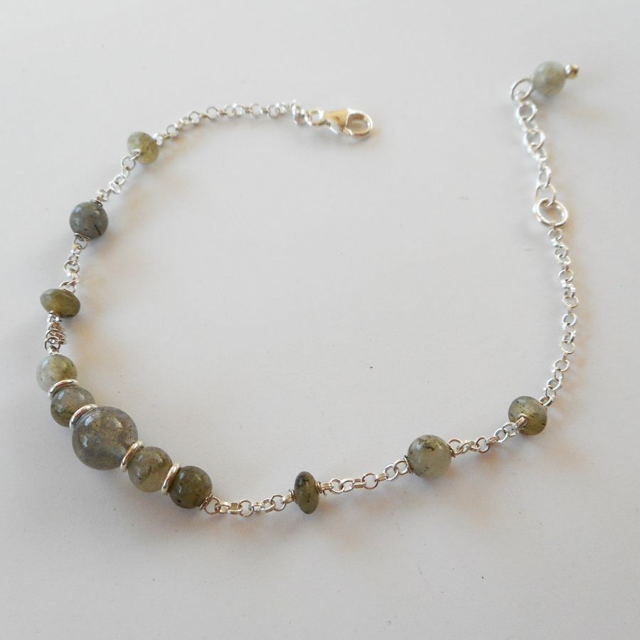 Pulseira de pedra labradorite verde sobre corrente de prata 925