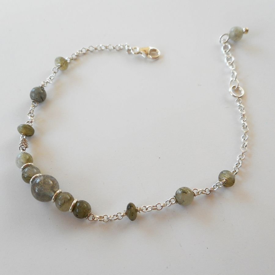 Pulseira de pedra labradorite verde sobre corrente de prata 925