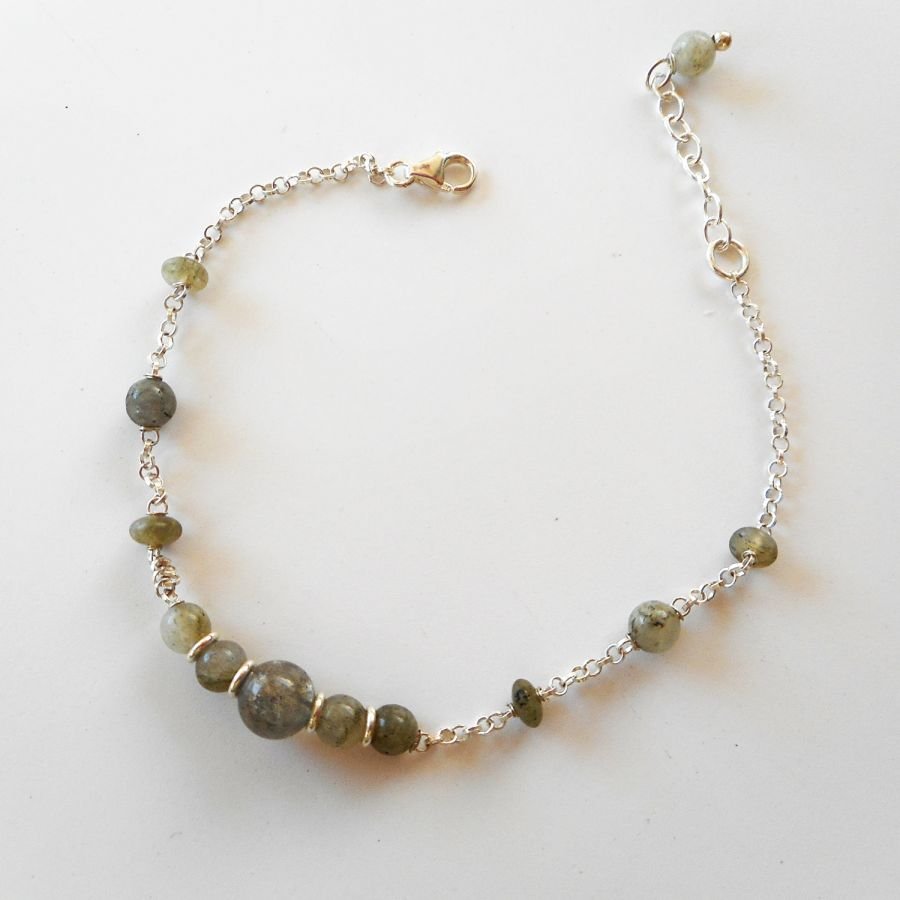 Pulseira de pedra labradorite verde sobre corrente de prata 925
