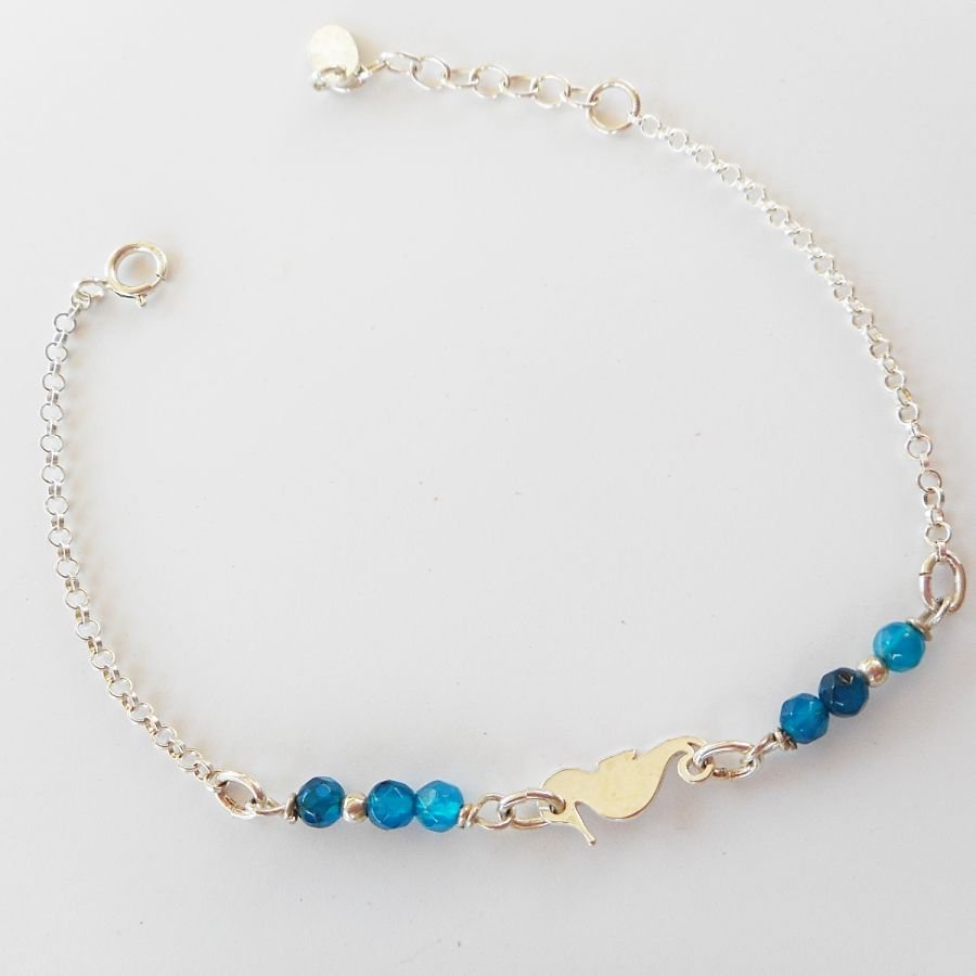 Pulseira de pedra ágata azul com cavalo marinho sobre corrente de prata 925
