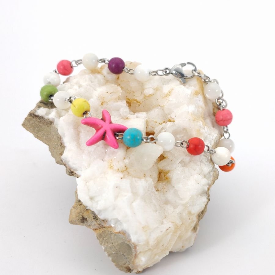 Pulseira de pedra multicolorida com estrela do mar cor-de-rosa