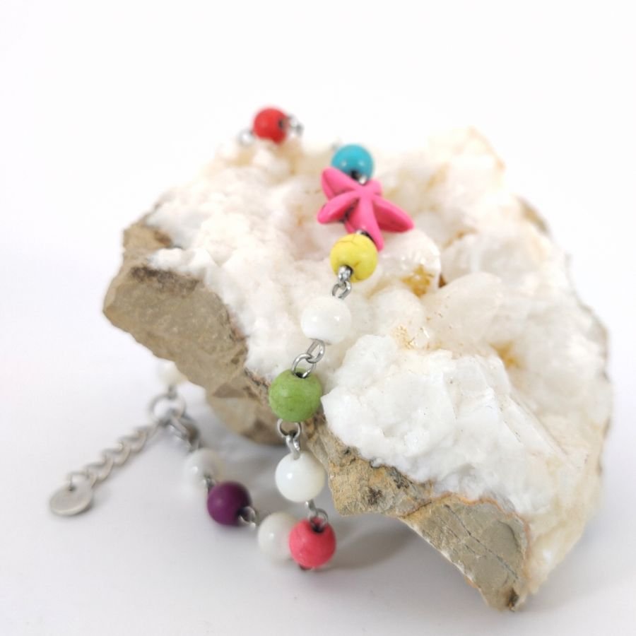 Pulseira de pedra multicolorida com estrela do mar cor-de-rosa