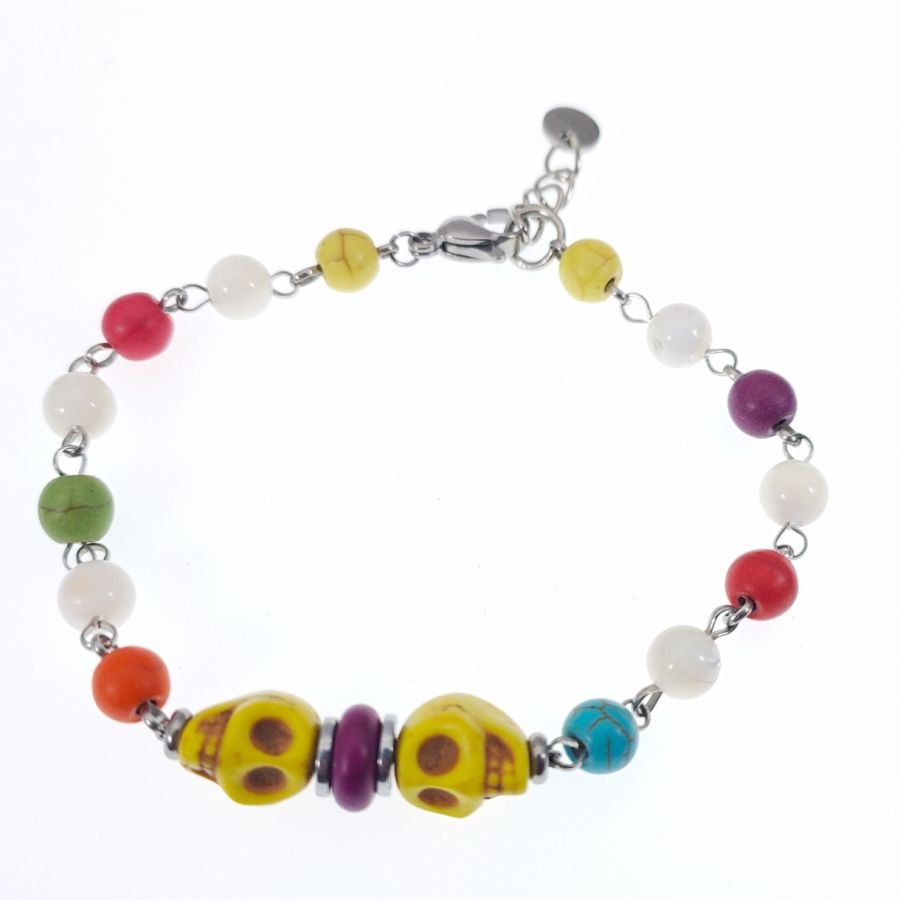 Pulseira de pedra multicolorida com crânio amarelo