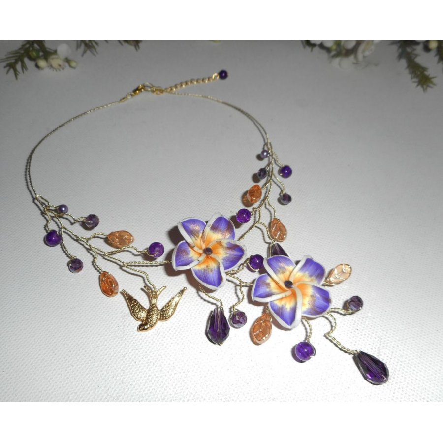 Colar arejado com flores de hibisco e pérolas de cristal púrpura