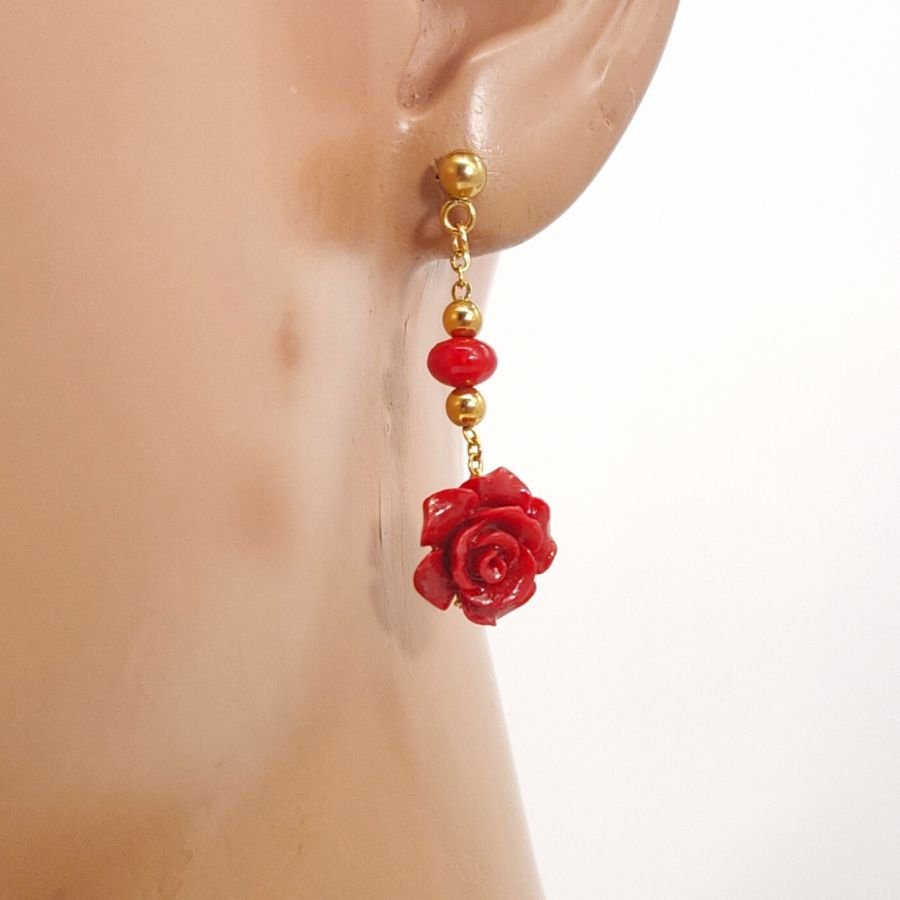 Colar e brincos com rosas gorgonianas vermelhas