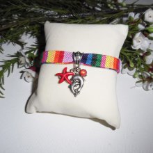 Pulseira de tecido colorido com borlas de golfinhos e estrelas-do-mar vermelhas