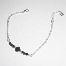 Pulseira de flores e pedras hematita sobre corrente de prata 925