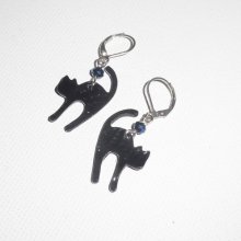 Brincos de gato de metal preto com conta de cristal azul