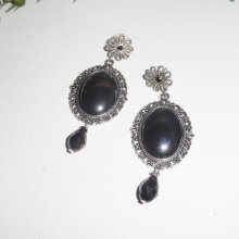 Brincos com cabochon de pedra hematite em metal prateado
