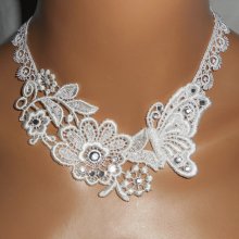 Colar de cerimónia de flores de renda branca e borboleta com cristal Swarovski e pérolas