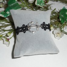 Bracelete original com âncora e renda preta