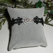 Bracelete original com âncora e leme em renda preta